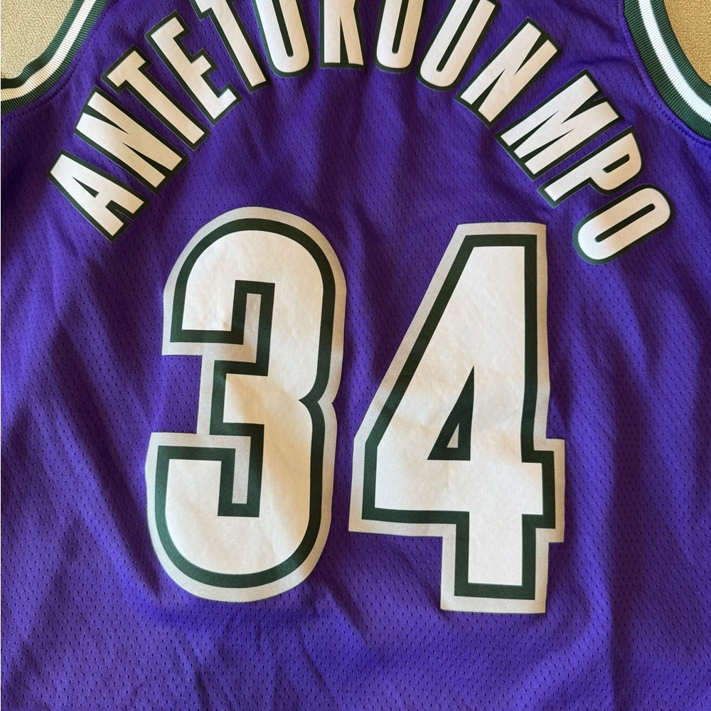 Nike Bucks Purple ANTETUKOUNMPO basketball Jersey w/FREE COMIC CON Bag - Picture 7 of 9
